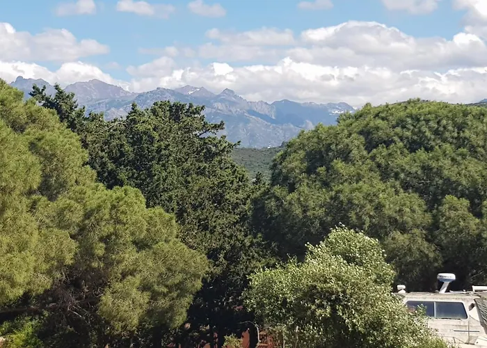 Le Pailler 2P Et 3 Enfants Sous Le Tipi