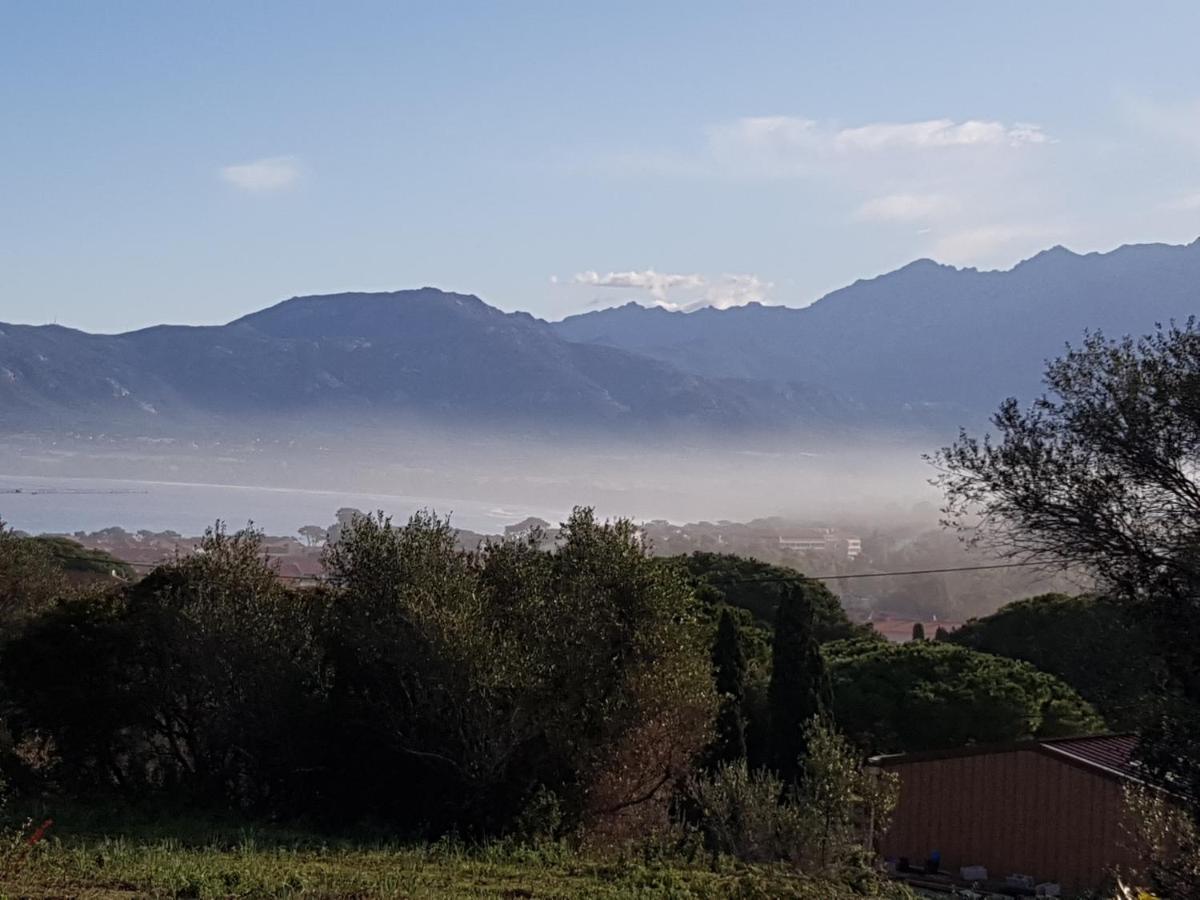 Le Pailler 2p Et 3 Enfants Sous Le Tipi Calvi (Corsica)
